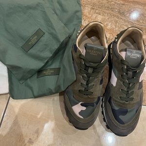Valentino sneakers like new 💚💚💚